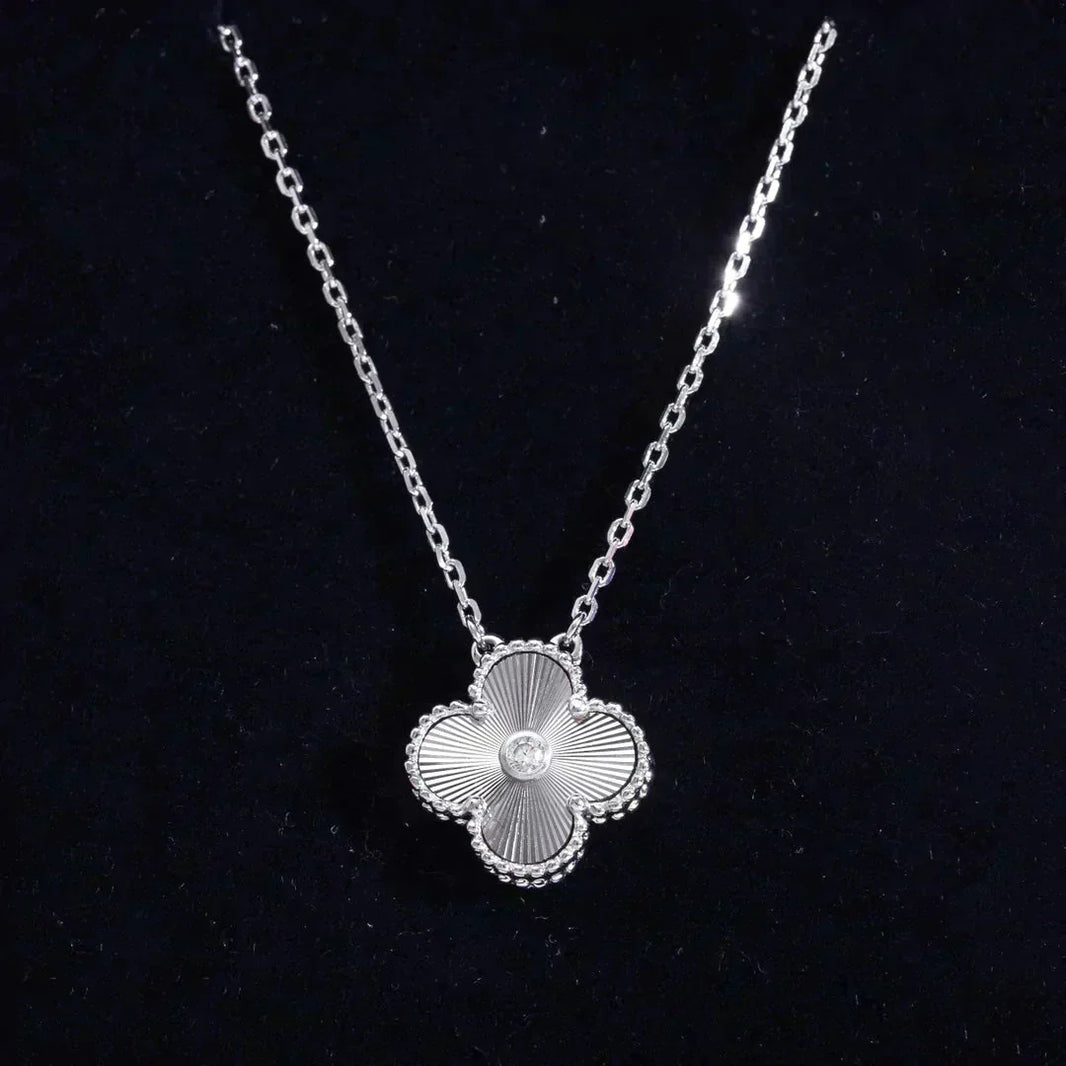 [Amore Jewelry]CLOVER  15MM DIAMOND LASER NECKLACE SILVER
