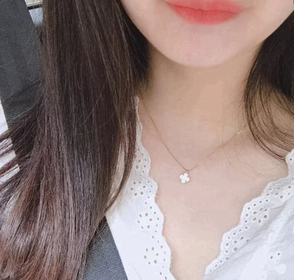 [Amore Jewelry]CLOVER MINI 9.5MM WHITE MOTHER-OF-PEARL NECKLACE