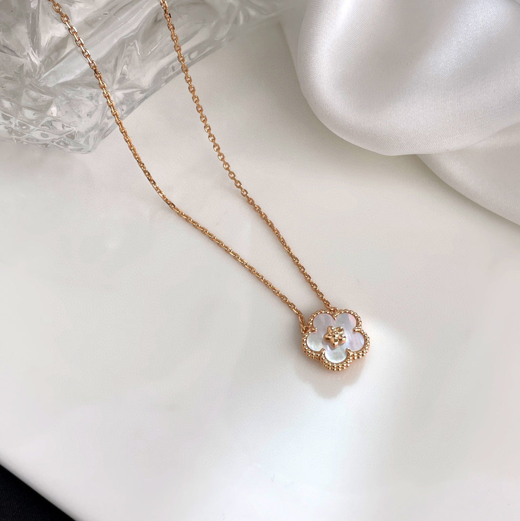 [Amore Jewelry]LUCKY  WHITE MOP  PLUM BLOSSOM NECKLACE